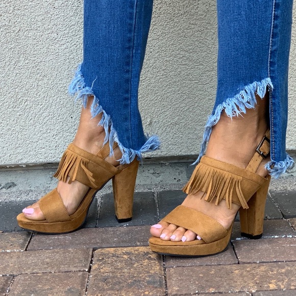 NIB Tan Chic Fringe High Heel Platform Sandal - Picture 5 of 6